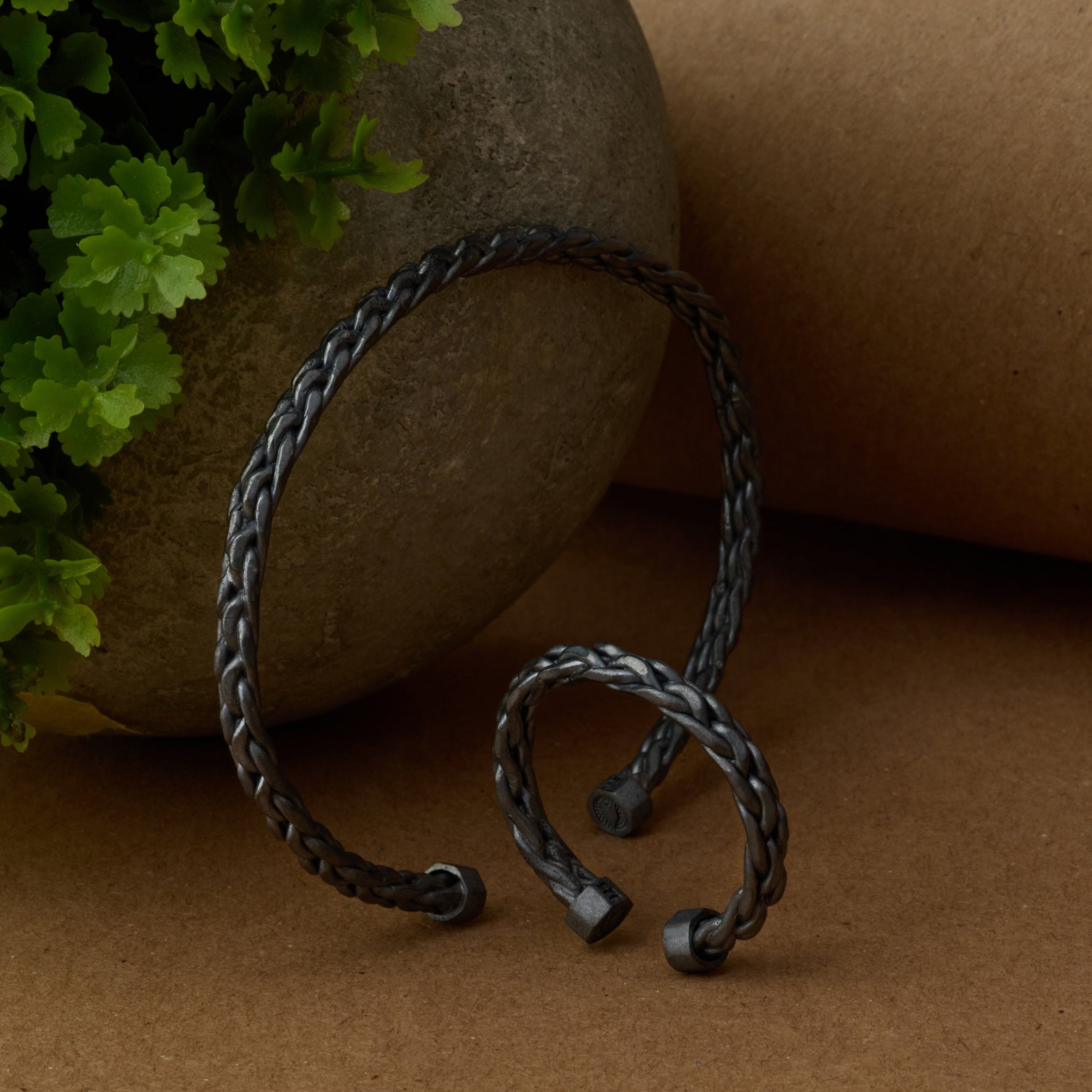 Mesh Bangle in Oxide