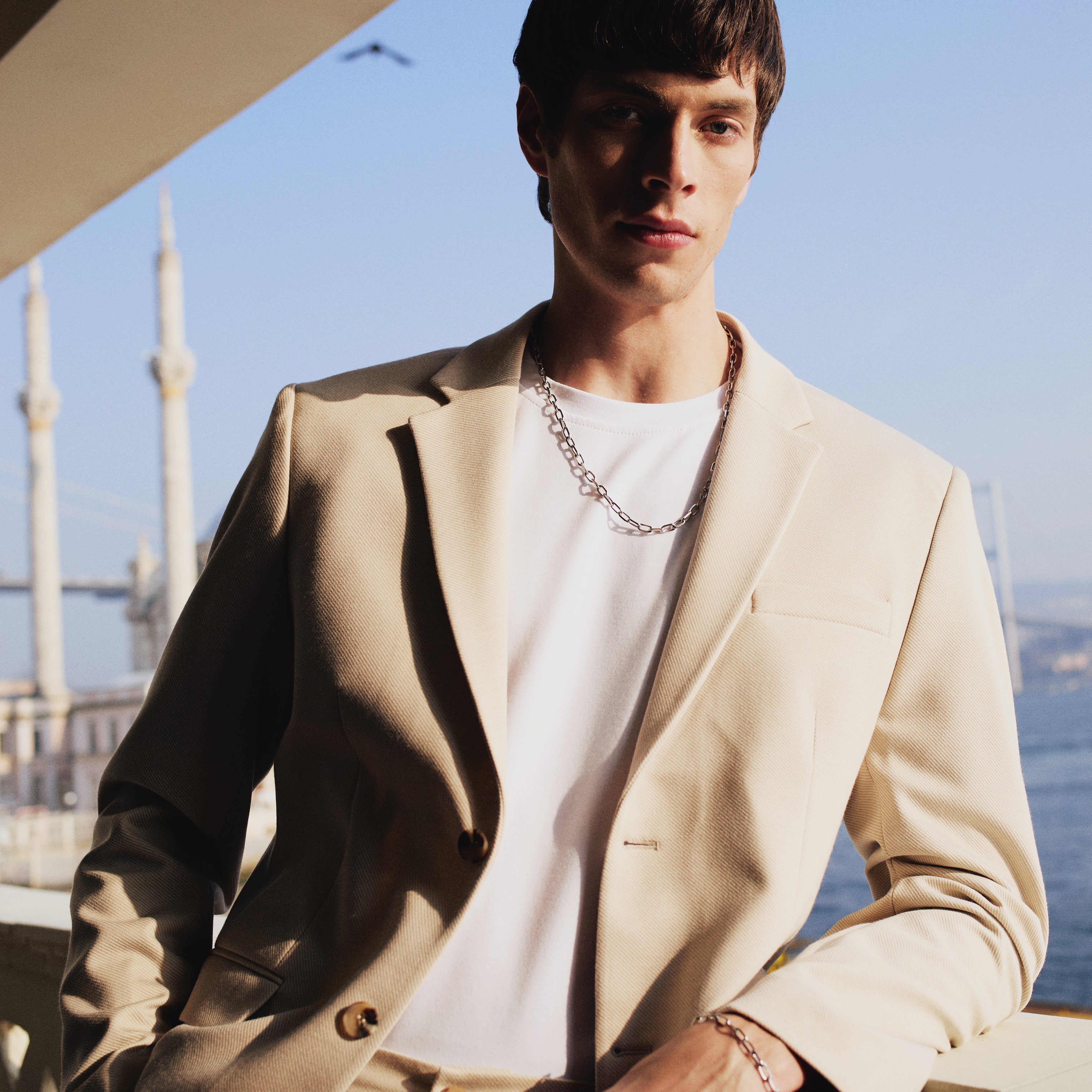 Erkek Kolyeli Kombin