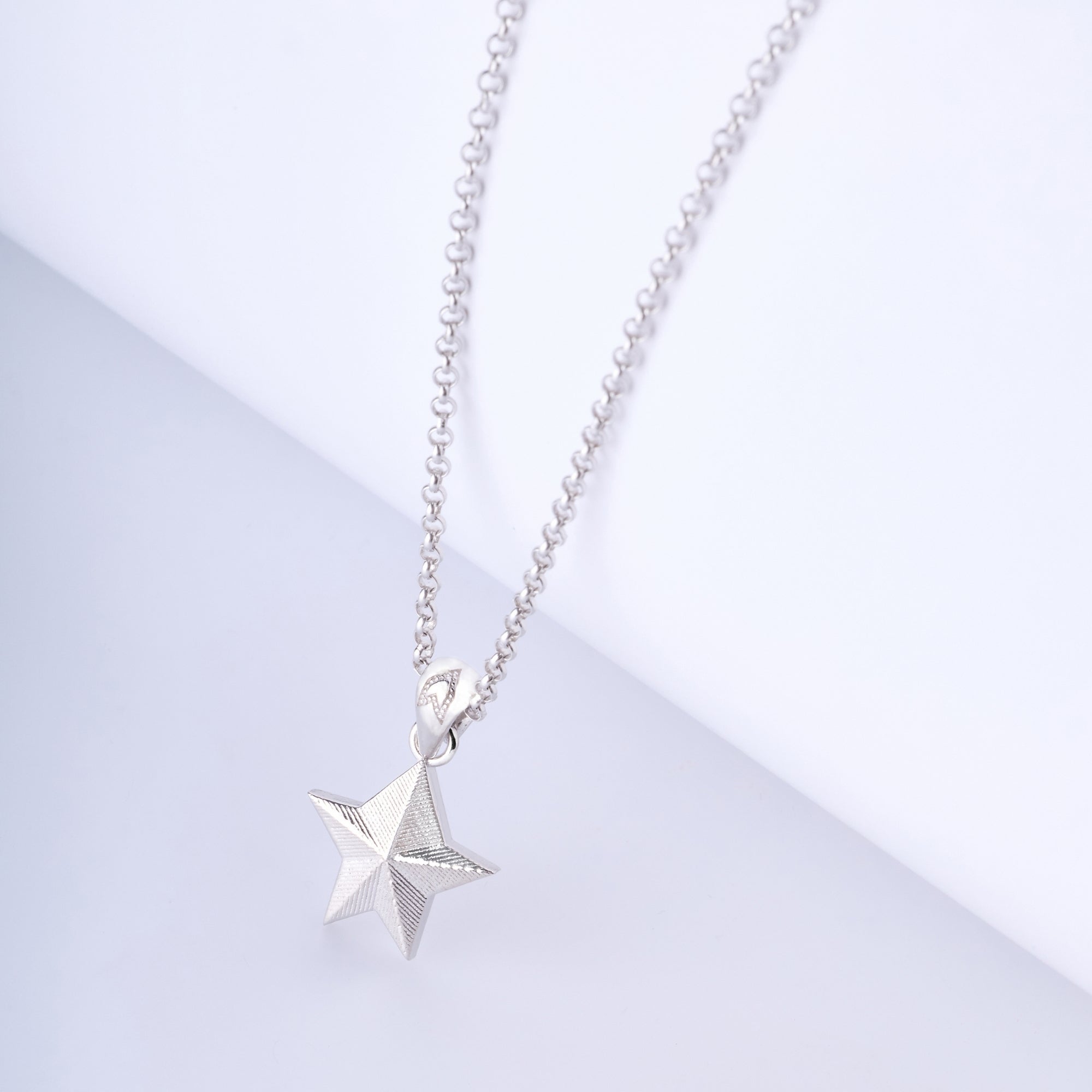 Single Star Necklace in Silver