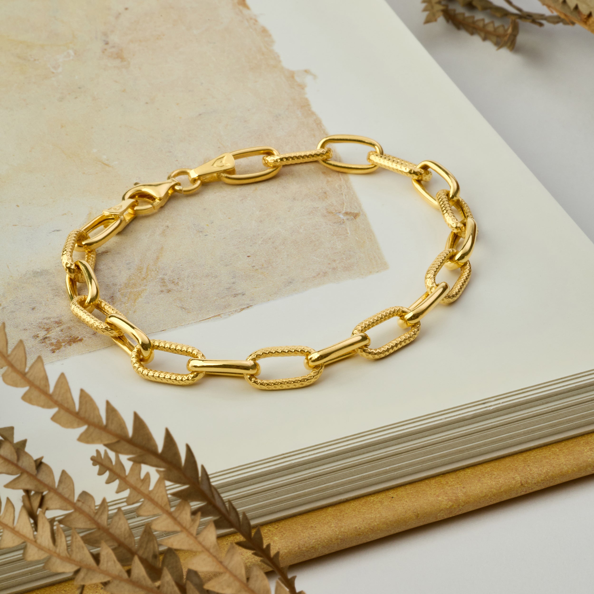 Rivet Chain Bracelet in Gold