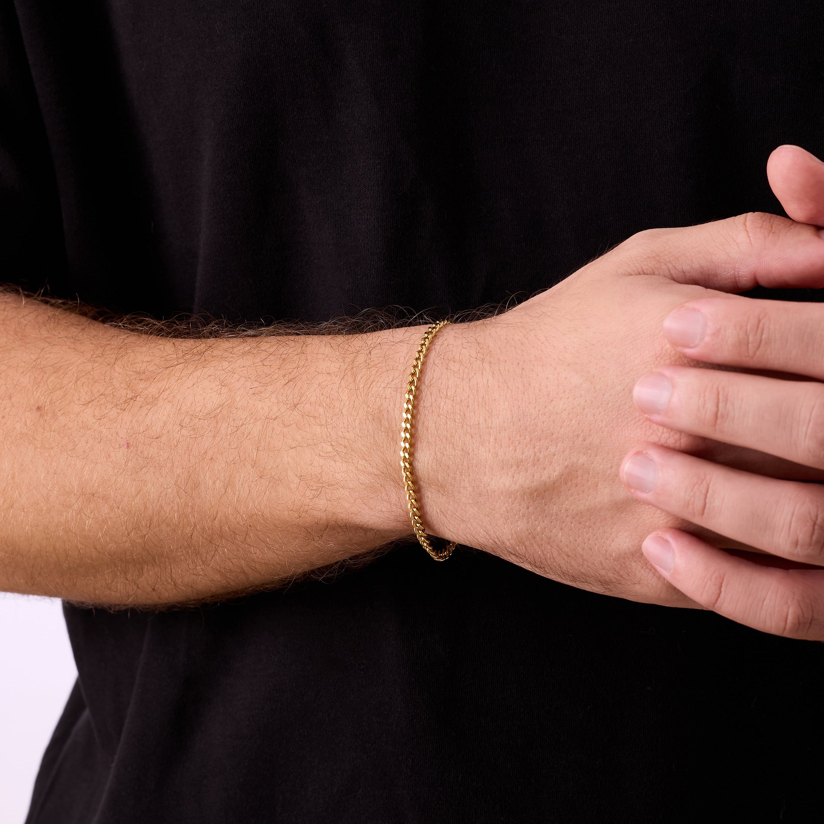 Curb Bracelet in Gold