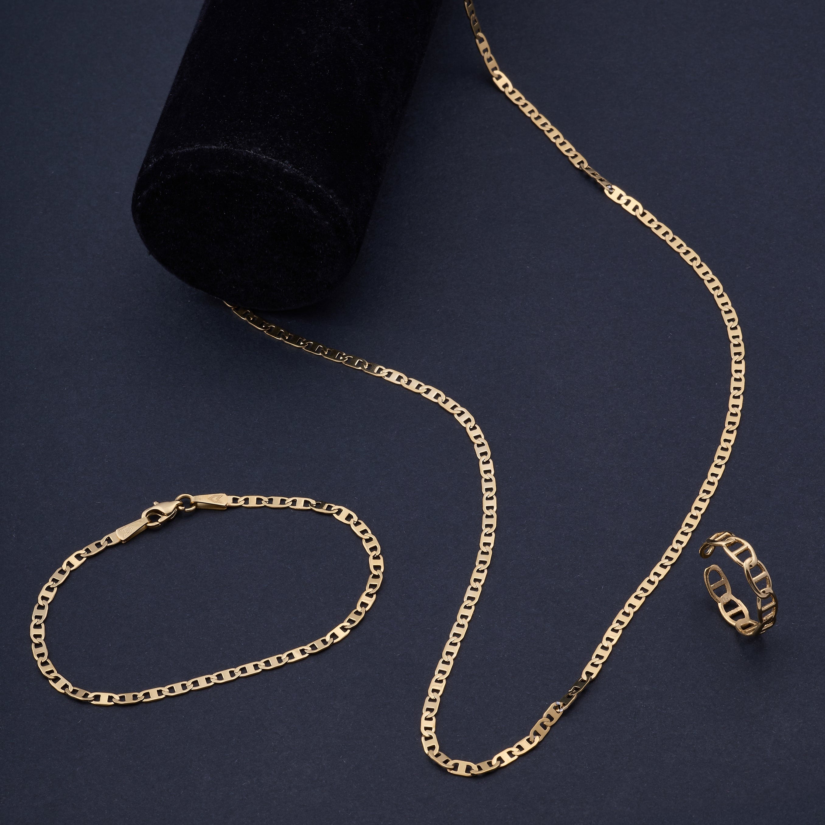 Bar Bracelet in Gold