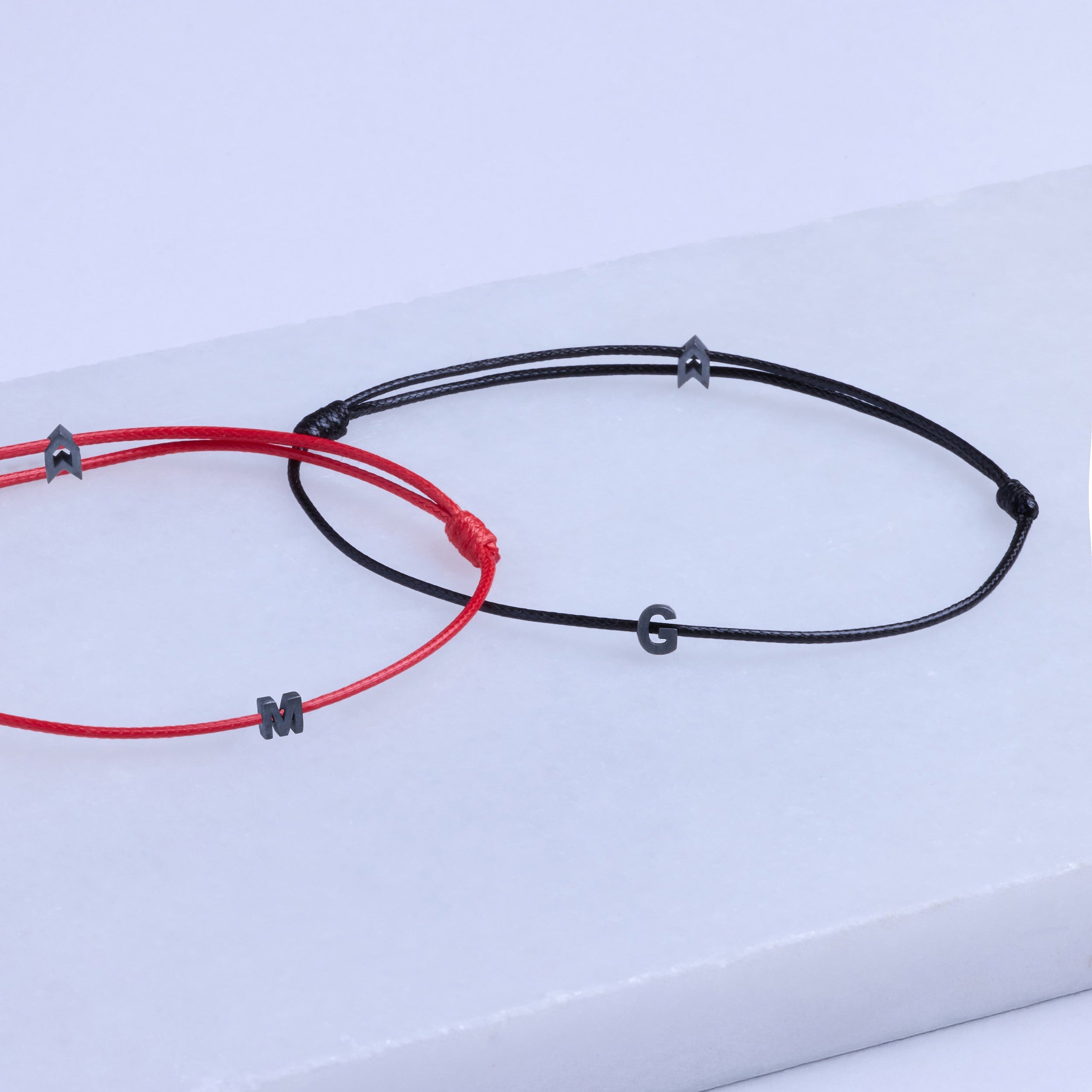 Alfabe Siyah Şans Bilekliği Oksit Kaplama